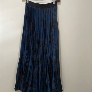 H&M| midi acordian skirt size 8